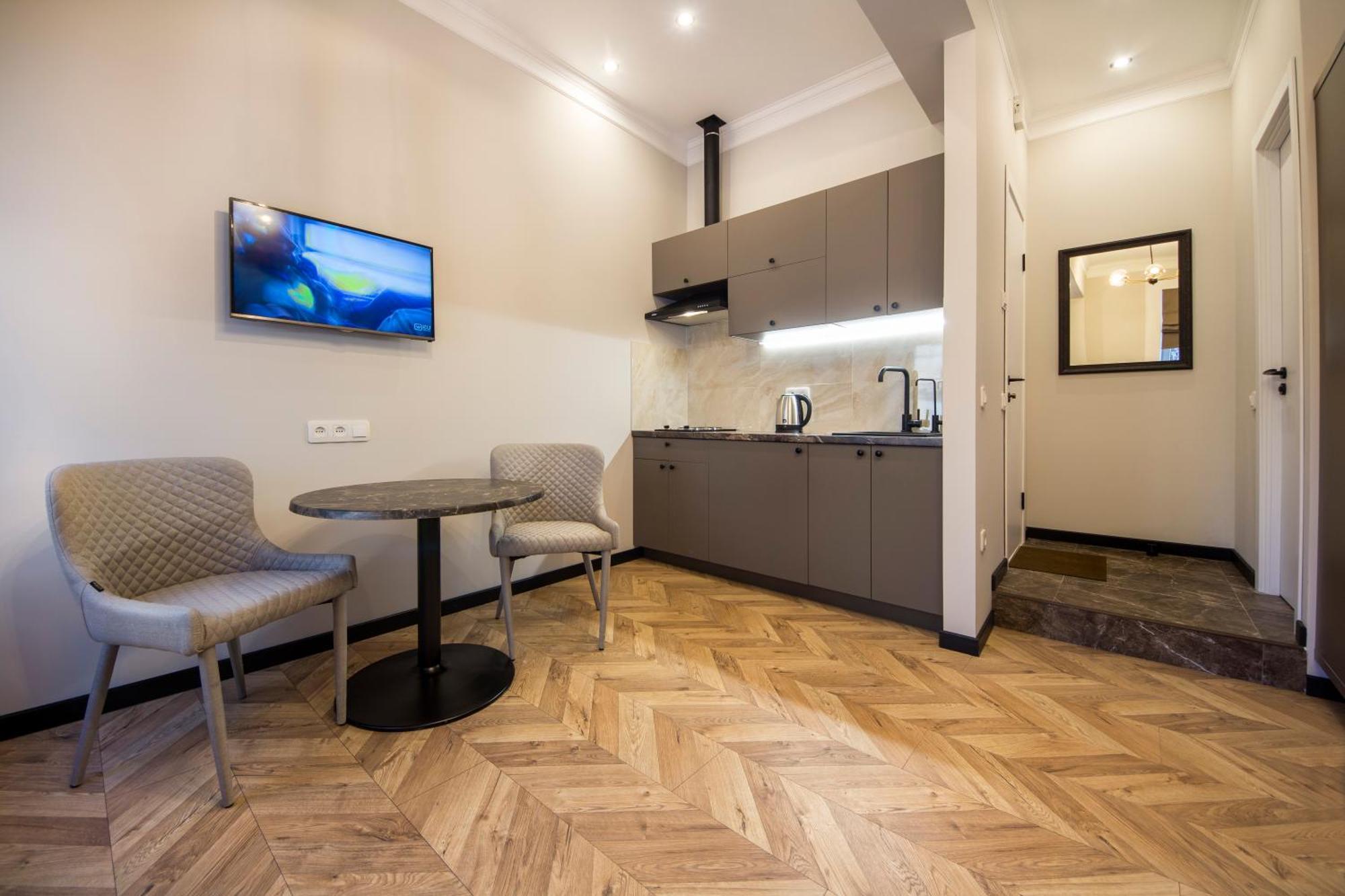 Self Check-in Maidan Area Apartment